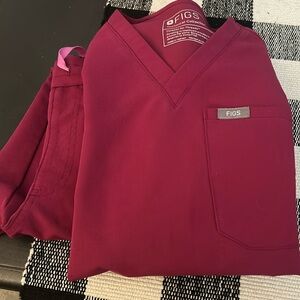 Fuchsia figs scrubs. Straight leg bottoms. Both top and bottoms xxs.